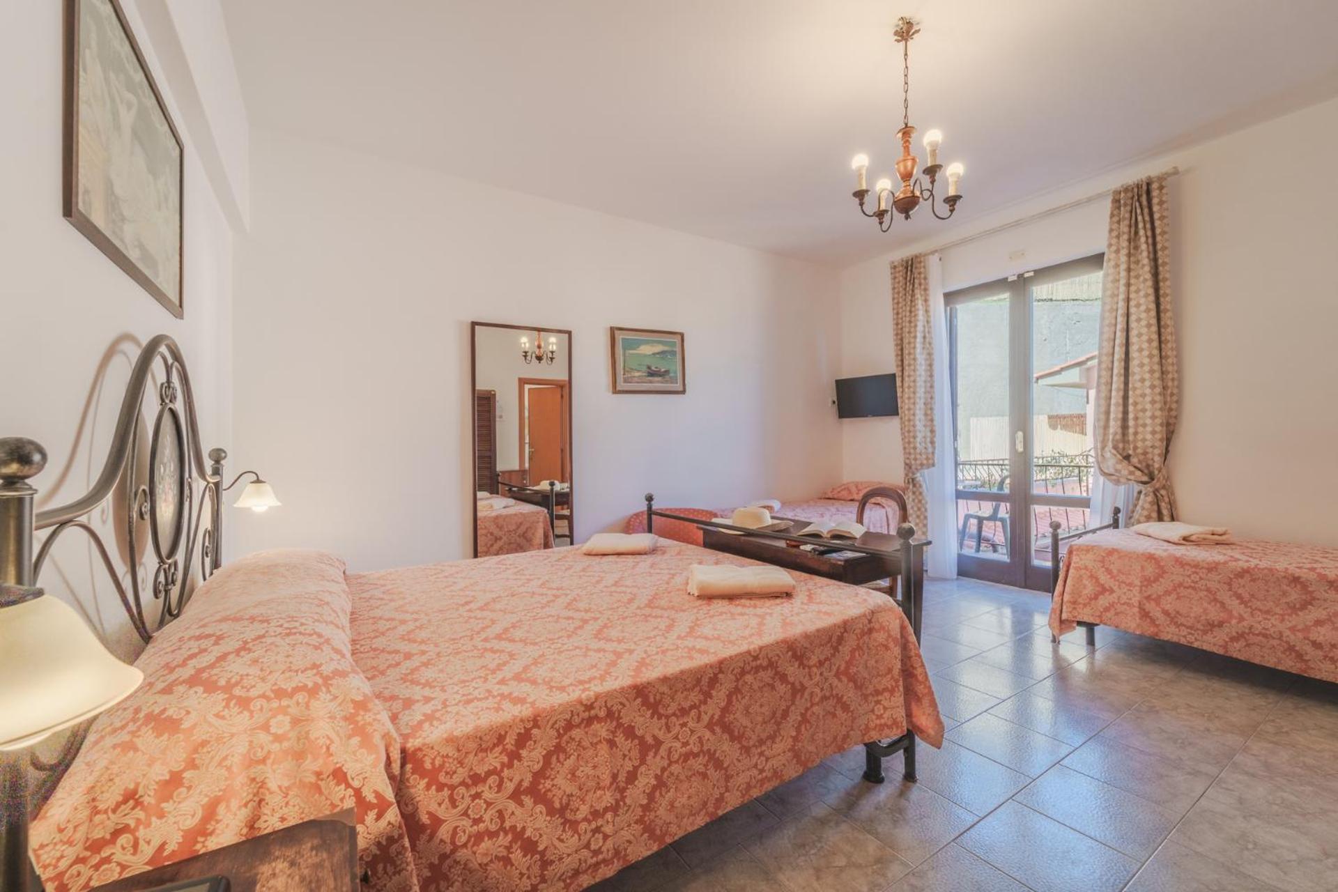 Hotel Lo Scirocco Fetovaia Exterior photo