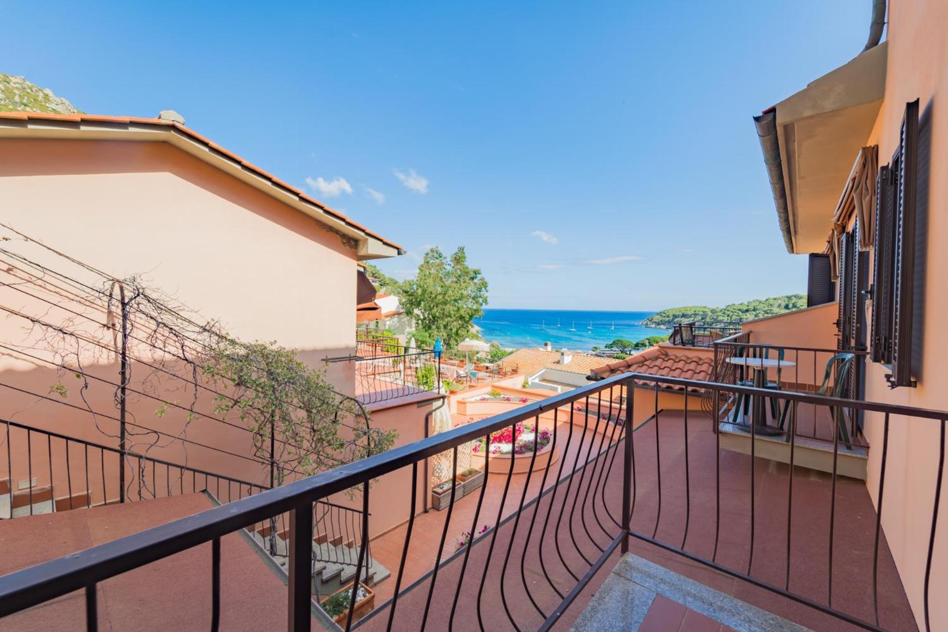 Hotel Lo Scirocco Fetovaia Exterior photo