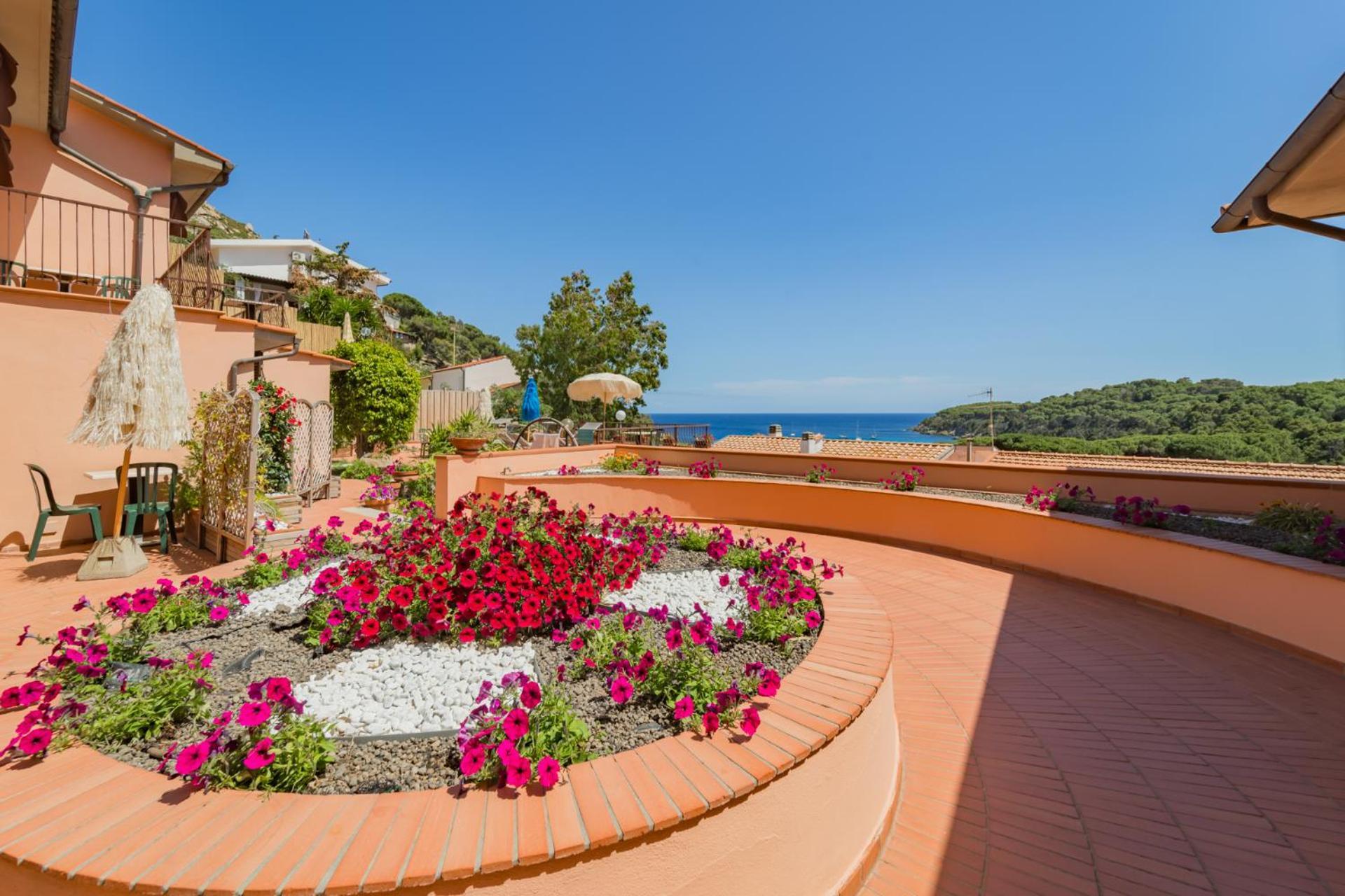 Hotel Lo Scirocco Fetovaia Exterior photo