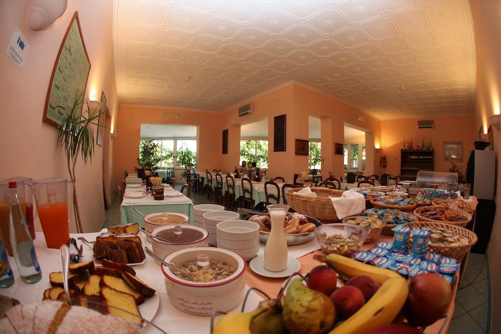 Hotel Lo Scirocco Fetovaia Exterior photo